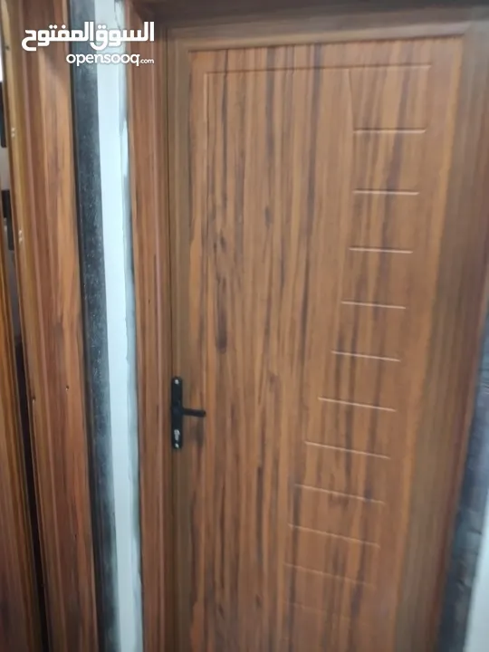 ابواب خشبيه داخليه و خارجيه بتصاميم حديثه وفاخره وعصريه جميع الانواع دهان  او تلبيس pvc  وقشره بلوط