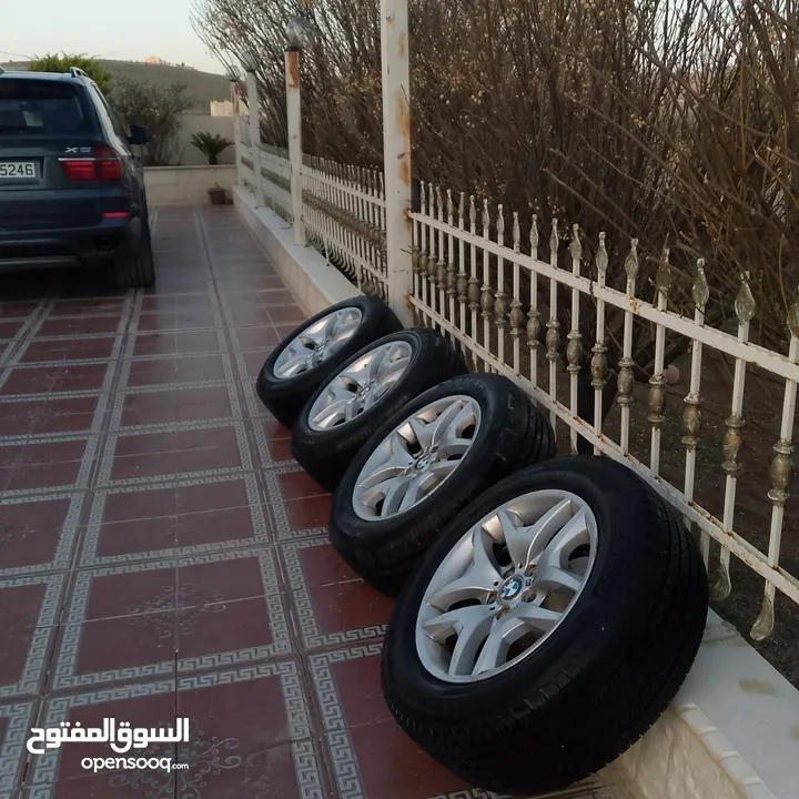 جنط بي ام الاصلي اكس 5 قياس 18مع كوشوك بحاله ممتازه للبيع بسعر مغري جداا