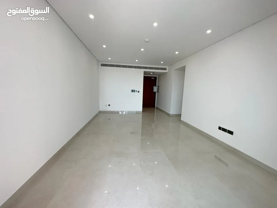 2 Bedrooms Apartment for Sale at Al Mouj REF:1069AR