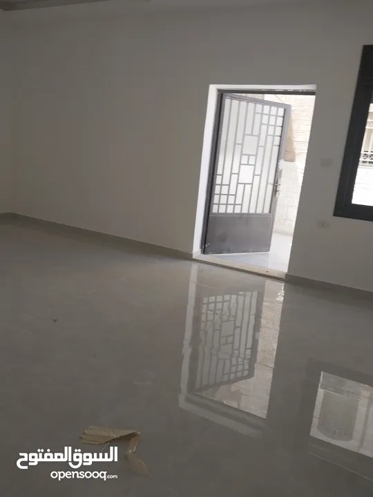 طابقيه  ضاحية الرشيد 4نوم 260م وتراسات