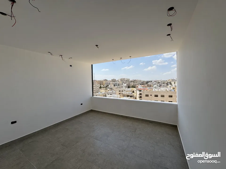 شقة فخمة طابق اخير + مع روف
