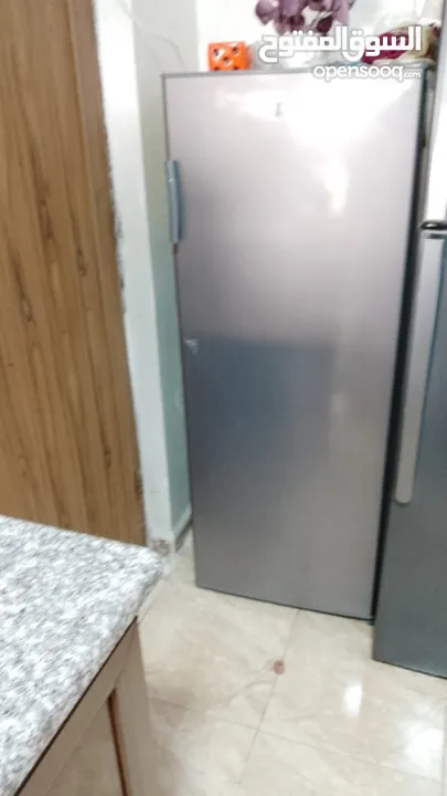 ثلاجه وسط للبيع فرزه جديده للبيع