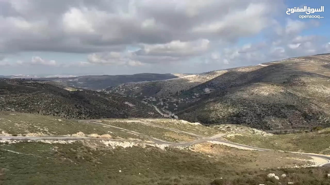 ارض للبيع بيت مرين من المالك مباشرة الأرض متل الكف منبسطه وجميلة المنظر