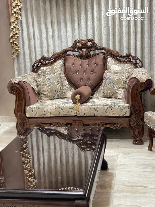 طقم كنب 7 مقاعد شبه جديد