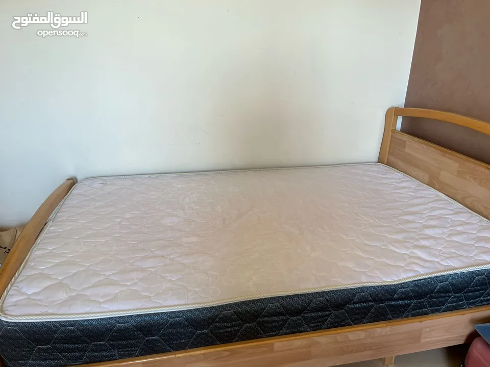 فرشة سرير استعمال بسيط لمدة أسبوعين فقط  مفرد ونصف