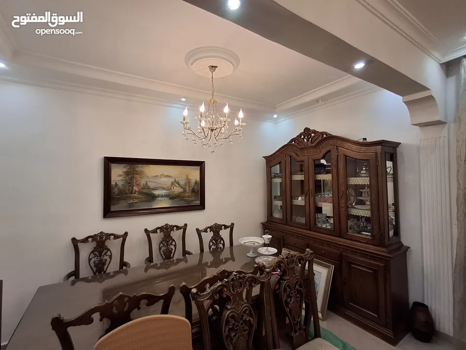 منزل مستقل فلات مساحة 200م على أرض 758م للبيع في اربد - شارع البتراء - حوارة