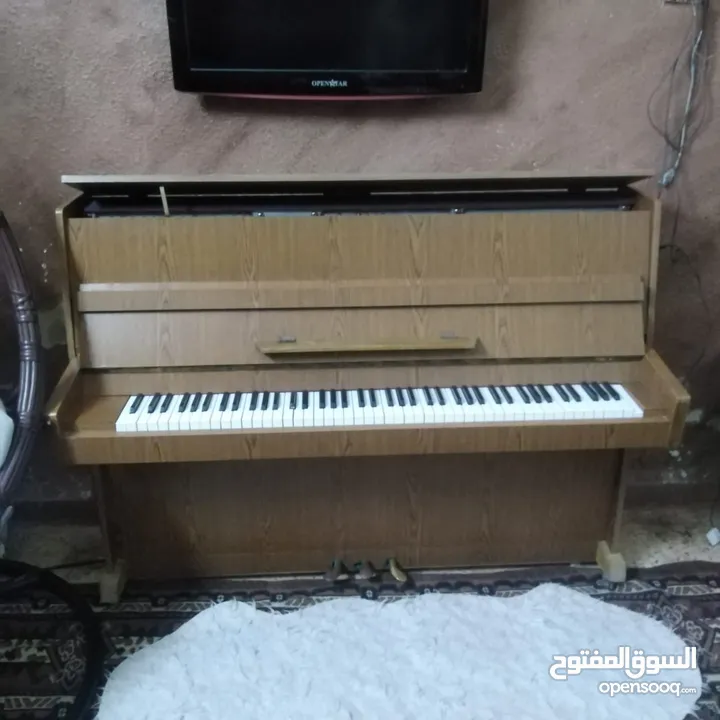 بيانو للبيع بسعر مغري 400 دينار