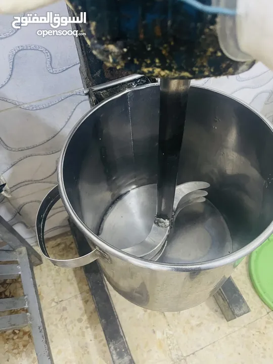 عدة مطعم بحالة جيدة جداً للبيع