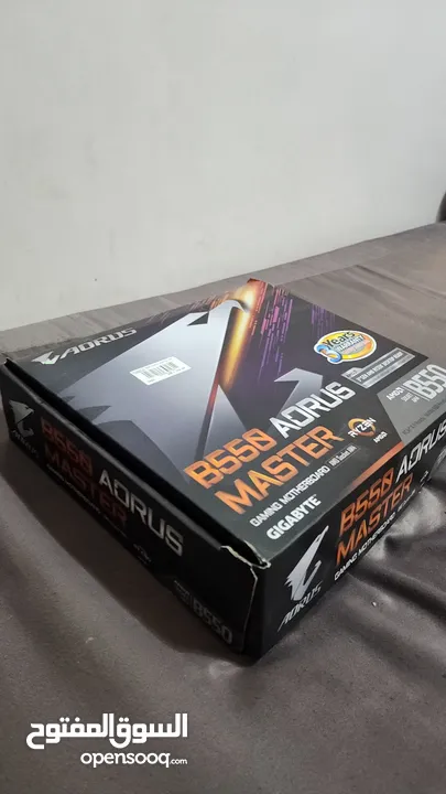 مذر بوردMOTHERBOARD GIGABYTE X570 MASTER وكالة وجديدة غير مستعملة اطلاقا. تنويه : الكرتونة مش للقطعه