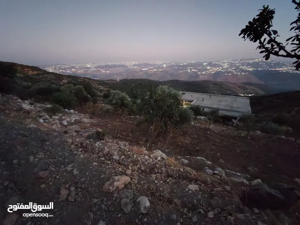 ارض للبيع مساحة4300م وعلى الواقع 12دونم تصلح بيت ريفي شاليه ارض زراعيه ويوجد فيها بيت قيد الانشاء