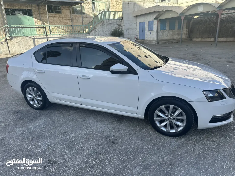 سكودا اوكتافيا 2019 ترخيص ل شهر 8 2026 ماشيه 333 الف كيلو  اصل عمومي  بدها جمرك
