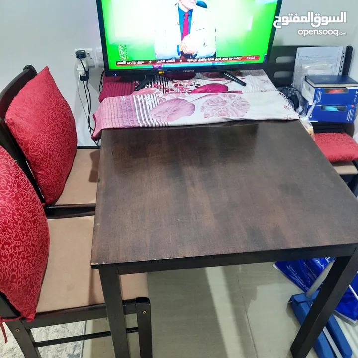 تربيزة  مع  4 كرسى   Table with 4 chairs