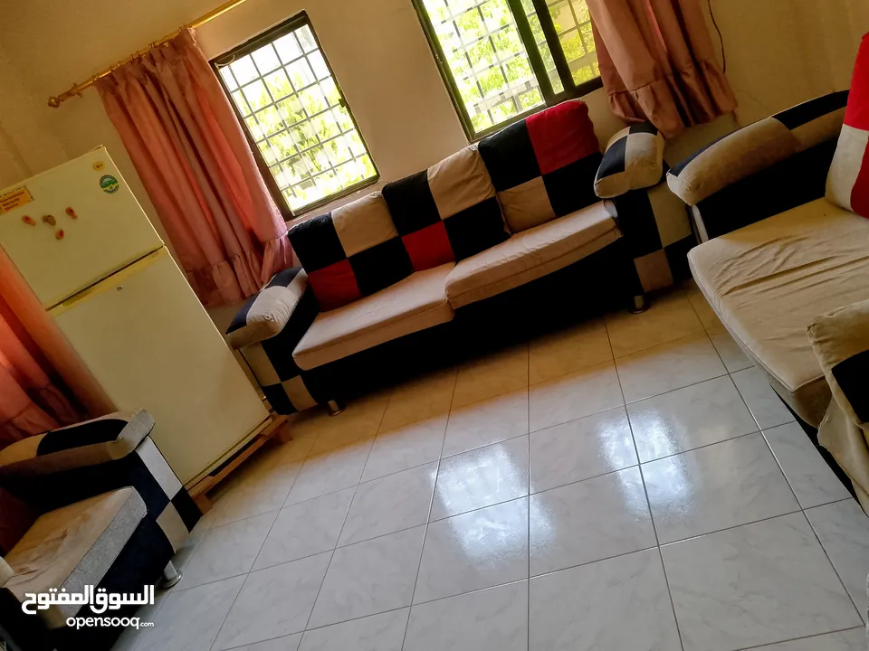 طقم كنب 2 و 3 مقاعد للبيع فقط ب 15 دينار
