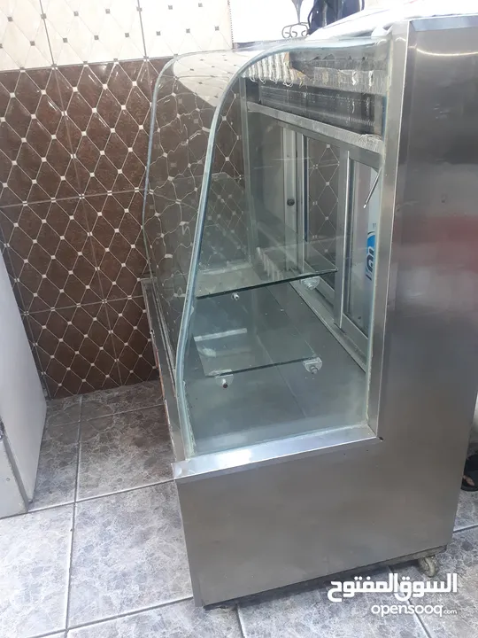 عدة مطعم للبيع