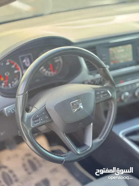 سيات ليون 18/19سيارة بحالة الوكالة شركةاصل الماني  1200 جير عادي فل إضافات عدا الفتحة  سعر مميز كاش