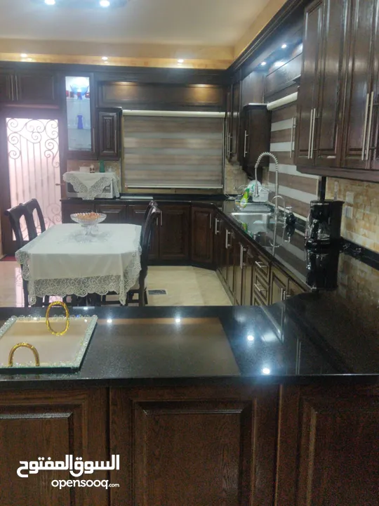 بيت مستقل  4 غرف نوم ماستر روم 4 واجهات حجر بلكونات صالات كراج خزان ماء تدفئه سور حديقه عزل اطلاله ح