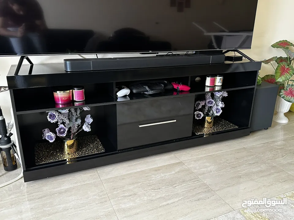 Tv unit for 85 inch