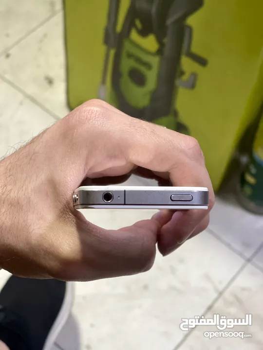 iPhone 4 شبه جديد للبيع