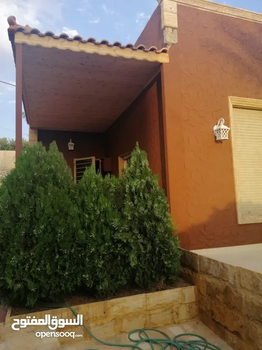 منزل شبه فيلا للبيع