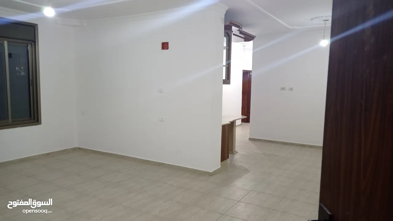 شقة غير مفروشة