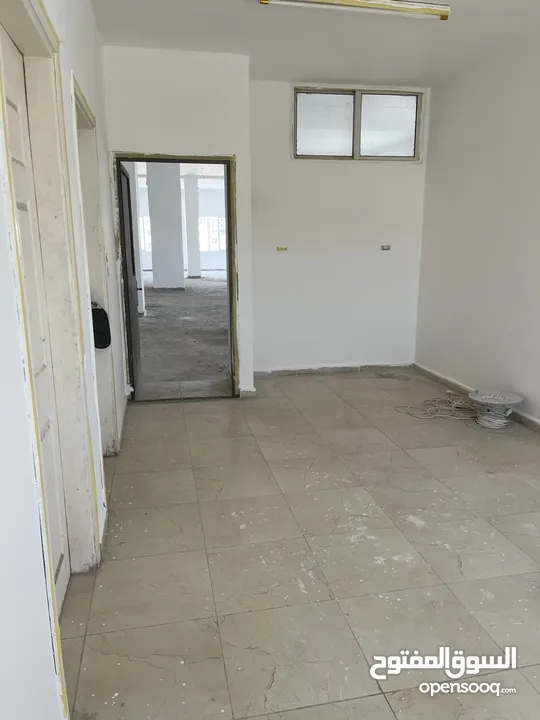 طابق 2 للايجار في ماركا الشمالية قرب المركز الأمني شارع يحيى ابن المختار عماره رقم 28 المجمع الكريم.