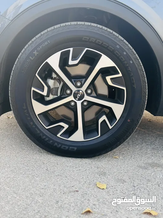 كيا سبورتاج هايبرد 2023 فل كامل مع بانوراما - باللون المميز والداخلية المميزة - والسعر المميز