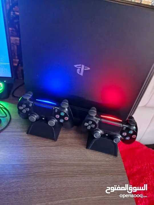 PS 4 PRO 1000 GIGA مع ايدين اصليات  والسعر نهائي لو سمحتو الجهاز صلاة النبي ما بشكي من اشي