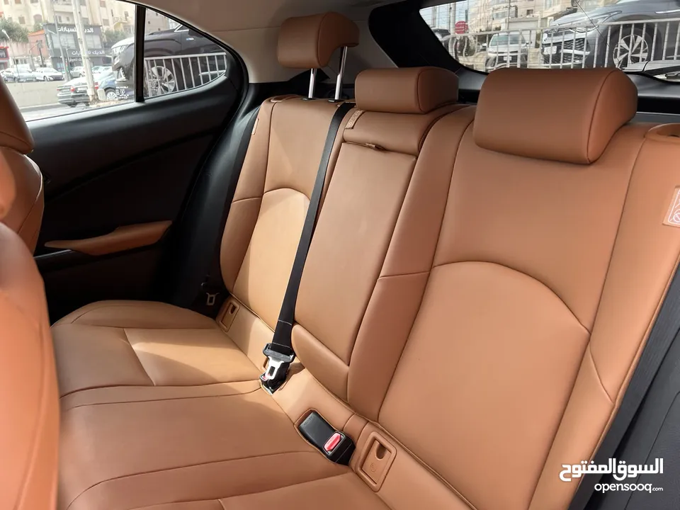 ليكزس UX300e كهربائية اعلى اضافات 2021
