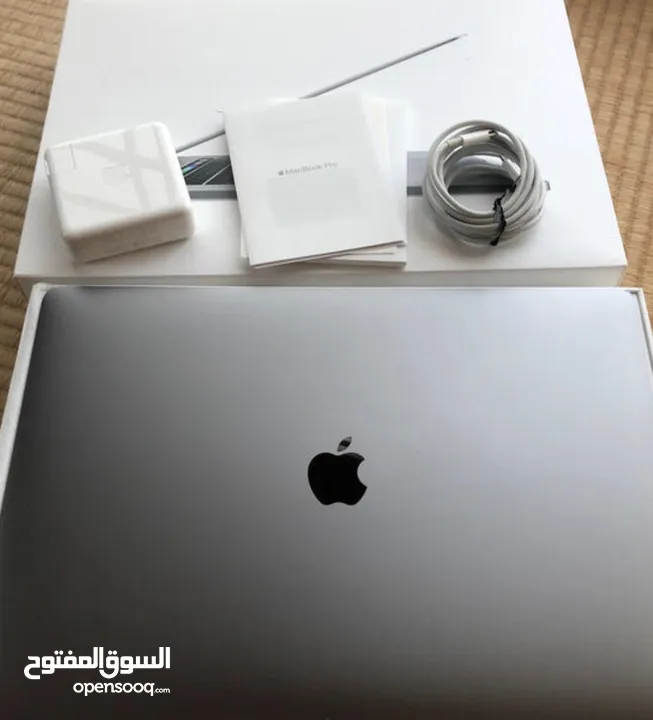 MacBook pro 15 inch 2018 all box accessories and stickers like new very clean, ماكبوك برو الكبير