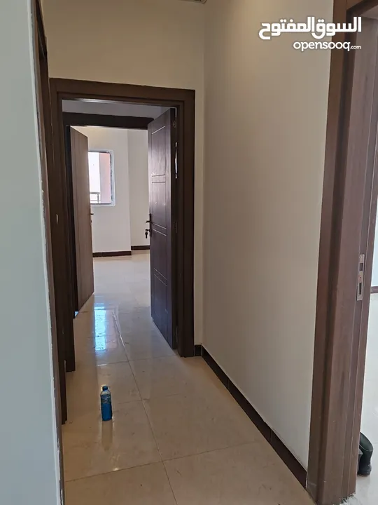 شقة سكنية حديثة للايجار في مجمع السعفة السكني