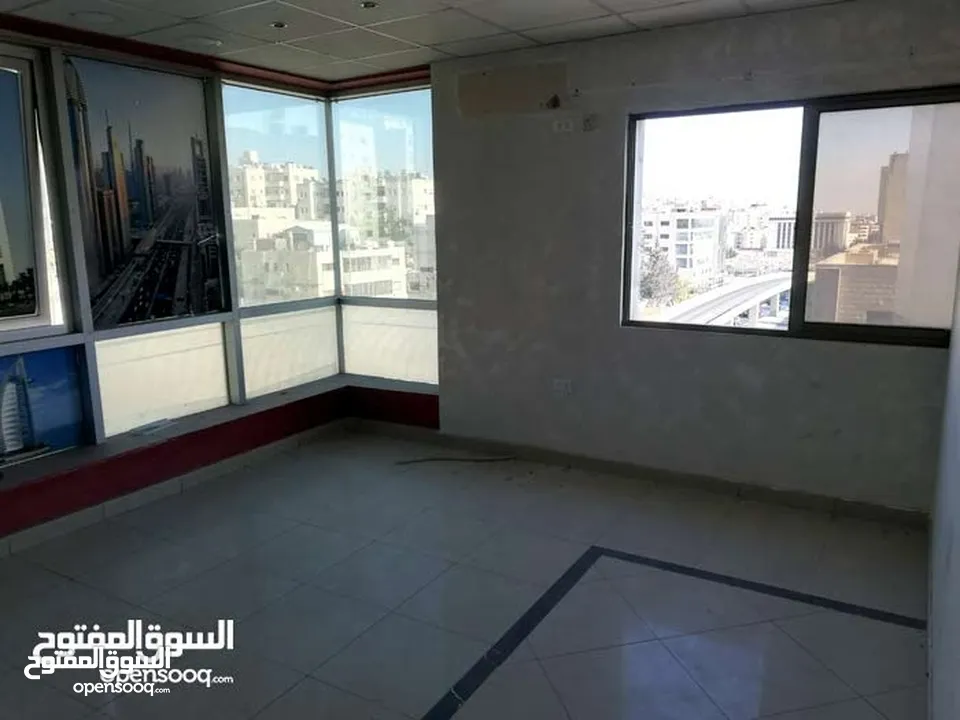 مكتب مميز للإيجار في مجمع أبو رمان التجاري شارع الحرية