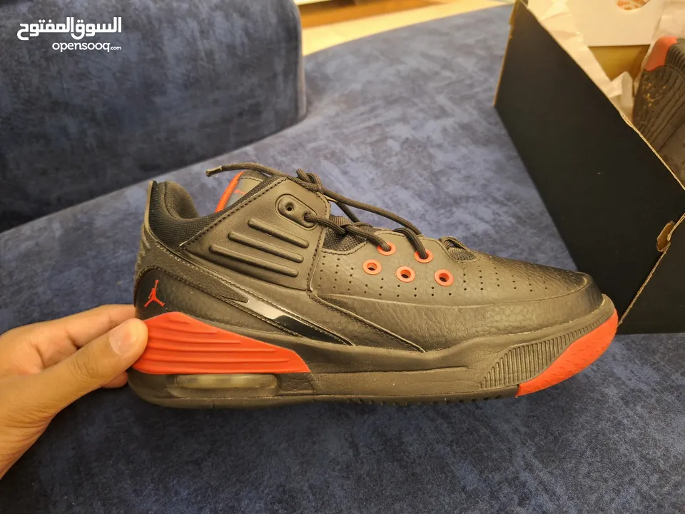 JORDAN 5s MAX AURA BLACK AND RED WITH BOX BARELY WORN