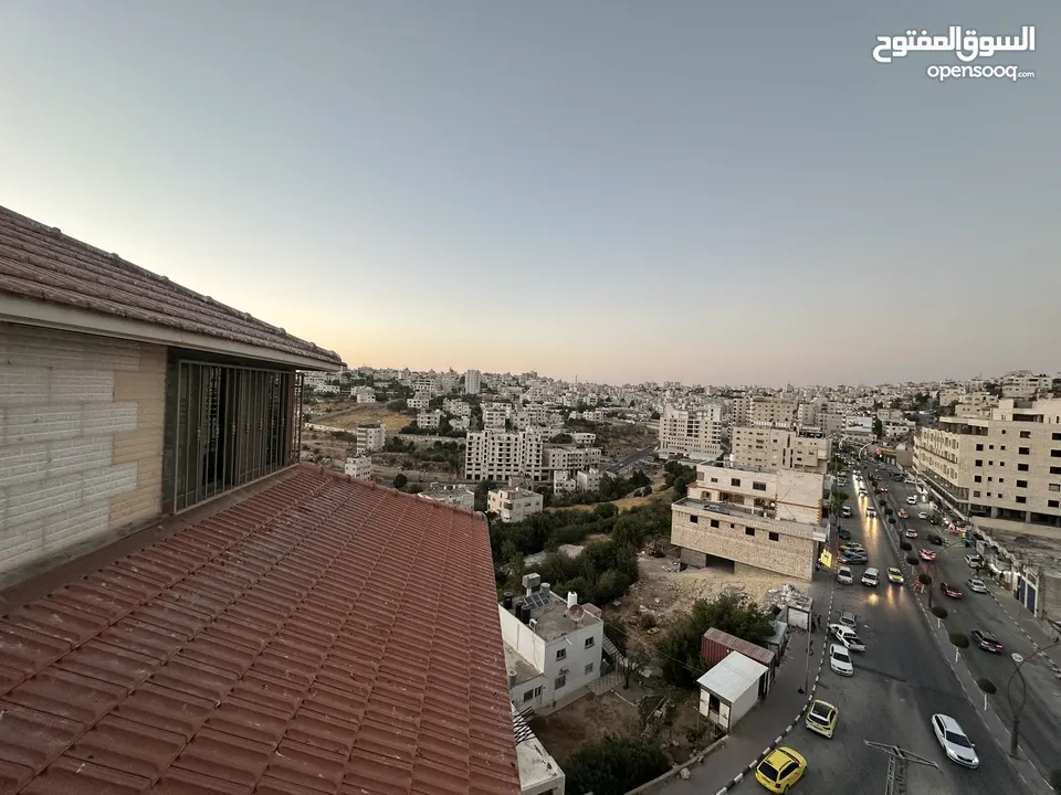 روف طبقتين بمساحة 180 متر مربع بموقع مميز  مع بئر مياه خاص بالروف واشتراك مياه وكهرباء بمدينة الخليل