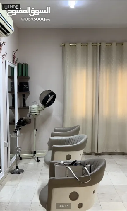 صالون نسائي راقي للبيع متكامل بجميع المعدات Women salon for sale