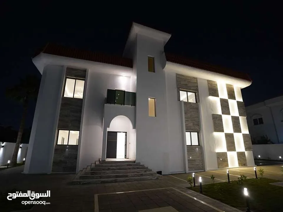 للبيع فيلا 7غرف.بمنطقه شرقان . لوكيشن مميز.مساحه واسعه .استلام فورى.