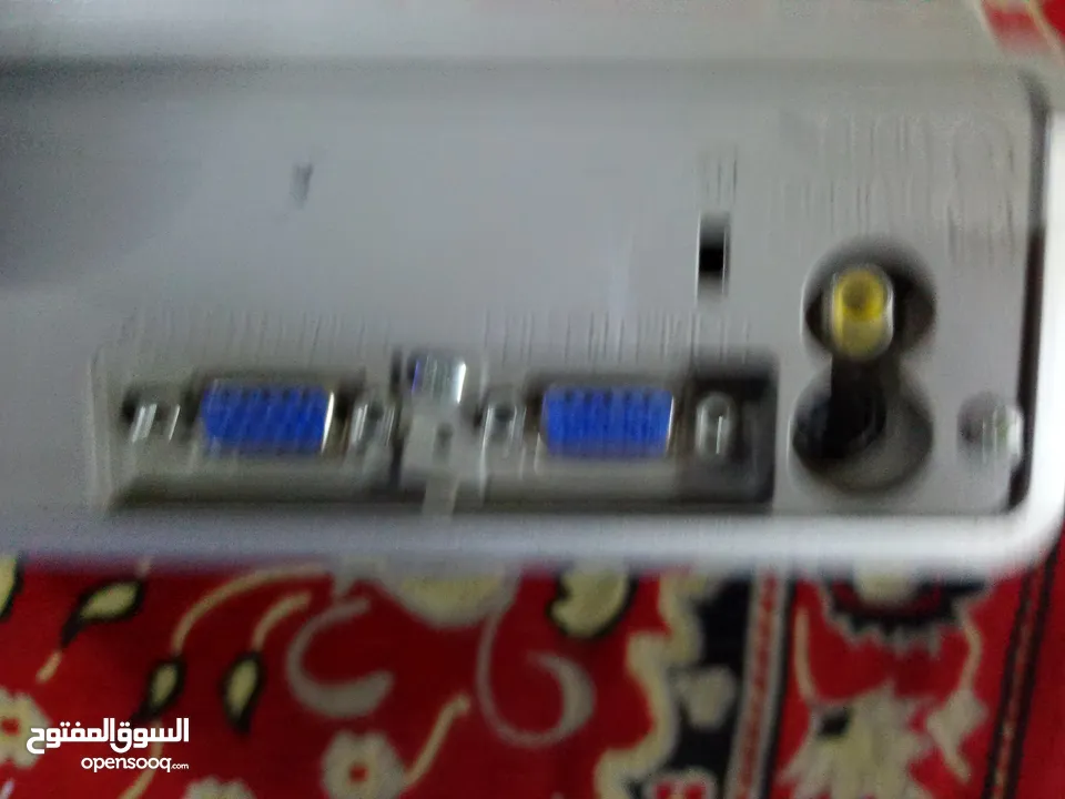 بروجكتر هيتاشيVGA موديلcpRx70....2000لومنس به مدخلAV.......VGA