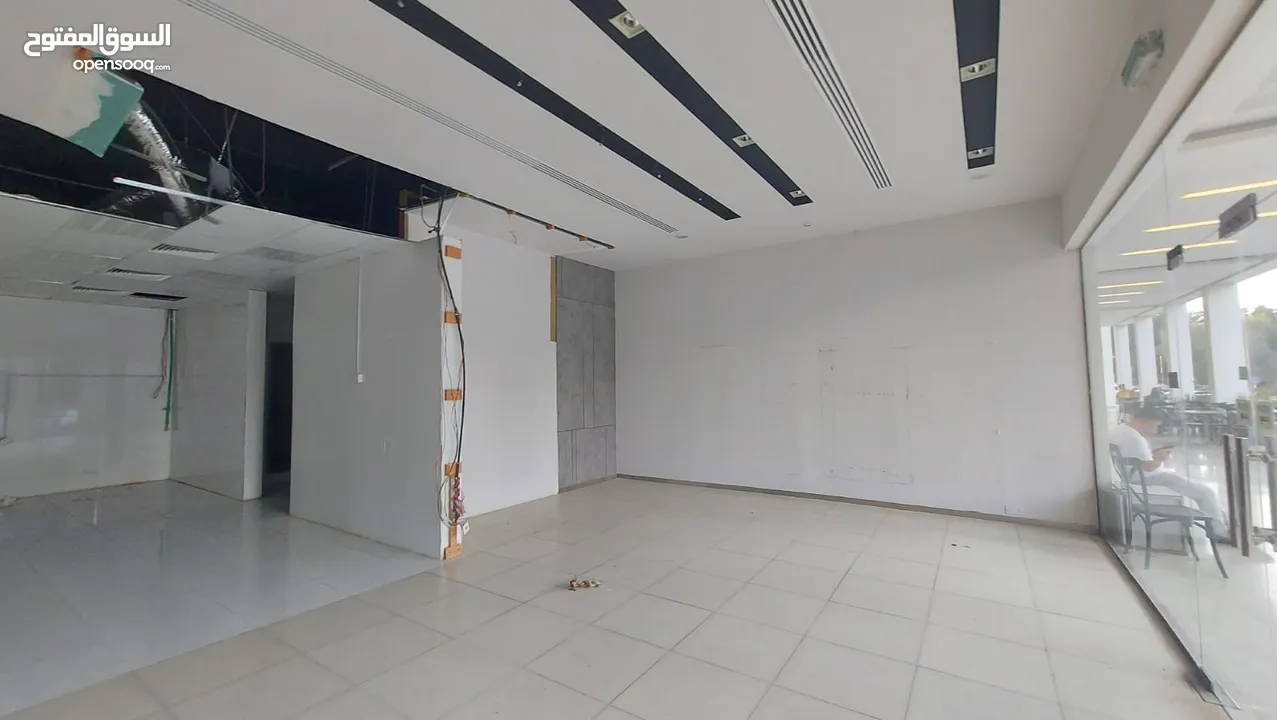 Shop Space 62 to 260 Sqm for rent in Qurum REF:1018AR