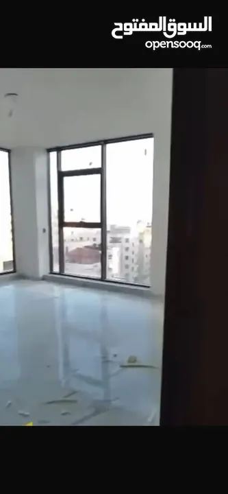 شقه سوبر ديلوكس جديده متوفره للايجار سكنه اولى مناسبه جدا لعائله صغيره او عرسان