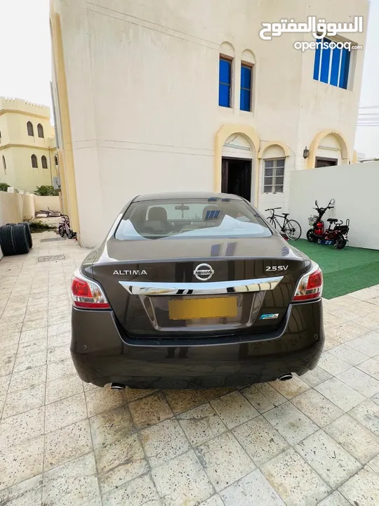 Nissan Altima fully insured GCC 2013 model car for sale..