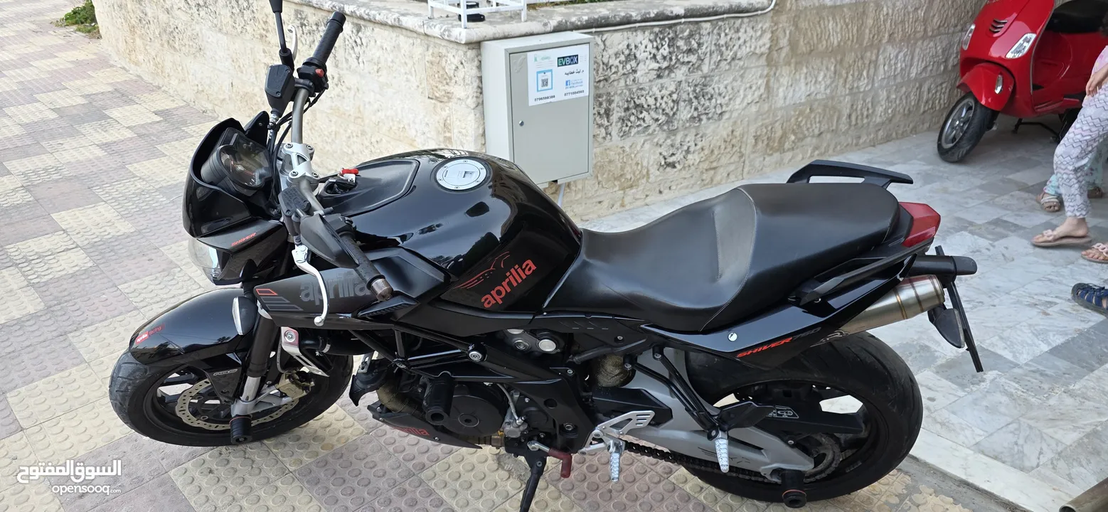 دراجة ابريليا 750 cc بحالة ممتازة 2016 ماشية 24000 فقط مالك ثاني صيانة دورية في الشركة 3200 دينار