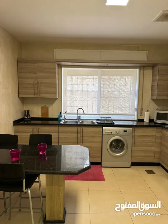 شقة مفروشة للإيجار  ( Property 42002 )-175064011