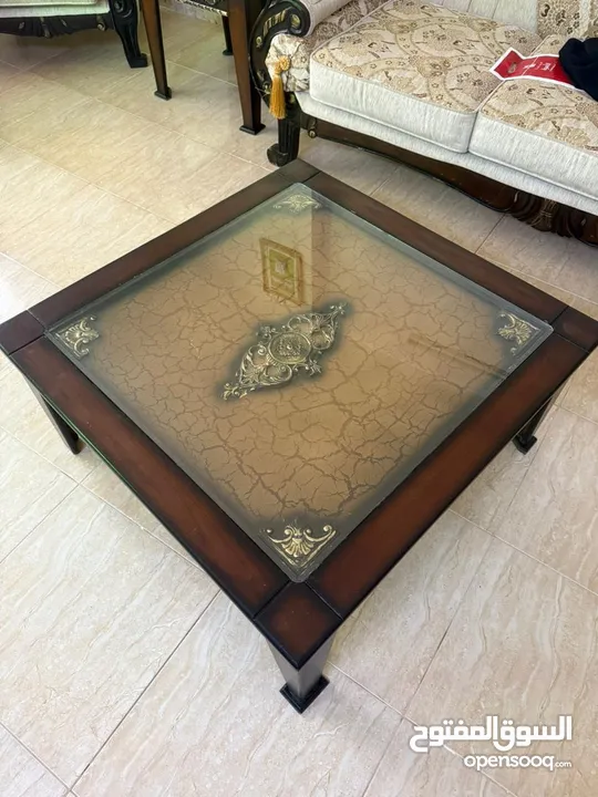 طقم وسط بحالة ممتازة