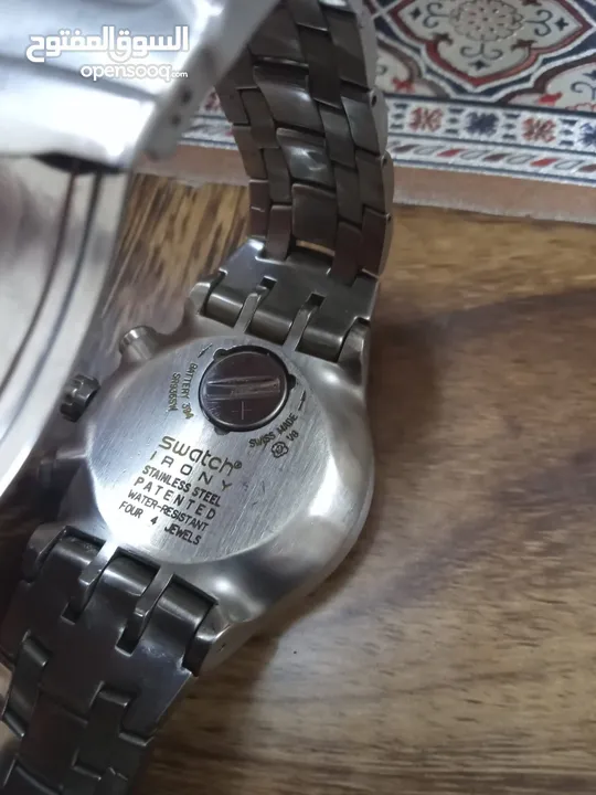 توجد ساعة يد ماركة swatch قديمة واصليھ سعر  300دينار قابل للتفاوض