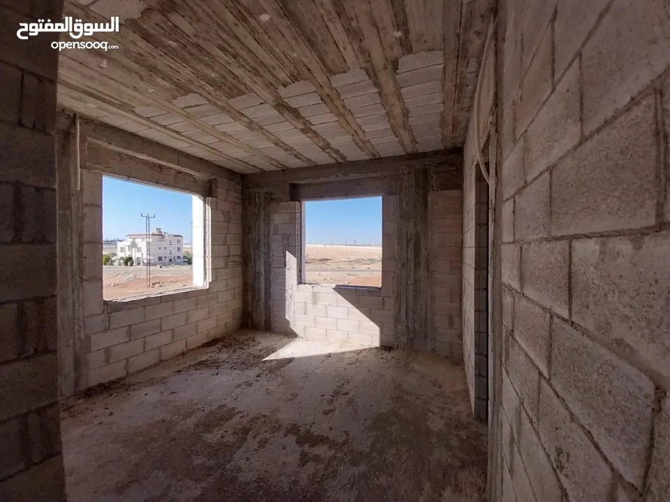 فيلا قيد الإنشاء للبيع من المالك مباشرة