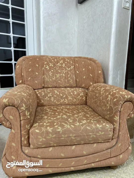 طقم كنب كامل للبيع بحالة ممتازة