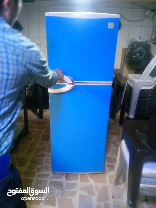 للبيع ثلاجه ومكرويف ومقلاه كهرباء بسعر مغري جداً