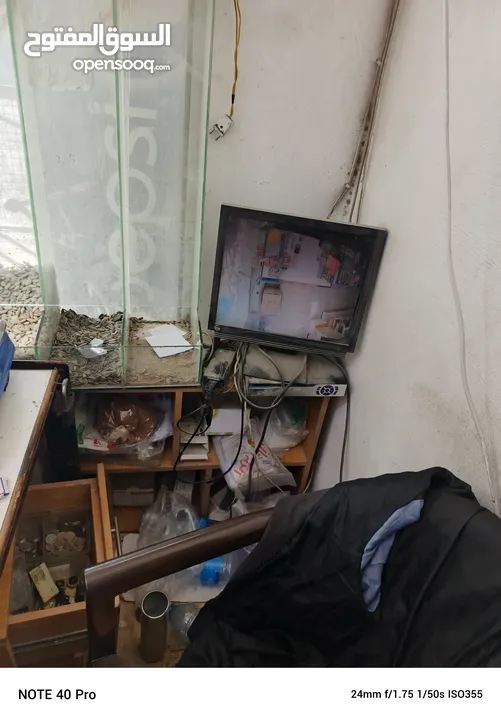 باب سوكاريت  قياس 360*242 كاميرات مراقبه عدد 2  شبك حديد مع الواح زينكو