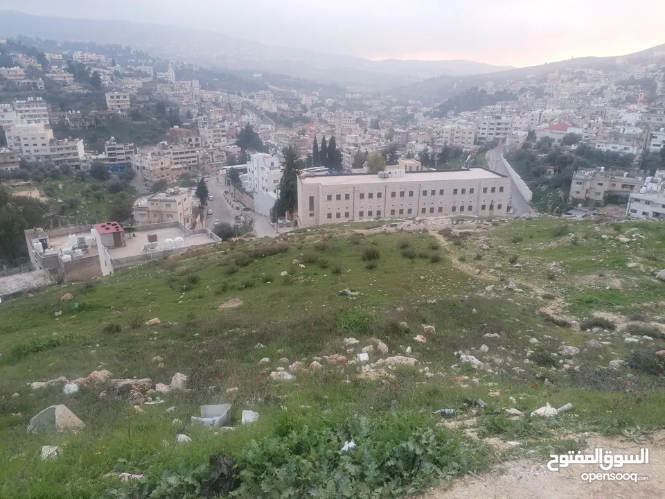 فرز جديد أجمل ارض في عجلون مرتفعه على جبل ومطله على جبال عجلون لغايات السكن / فلل / اسكانات