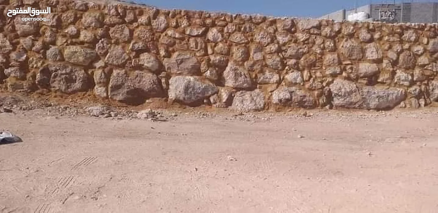 سناسل حجريه تشيك مزارع بيوت ريفيه وأثريه شلالات نوافير تلبيس شحف جرافه جك همر حفاره قناطر أقواس اثري