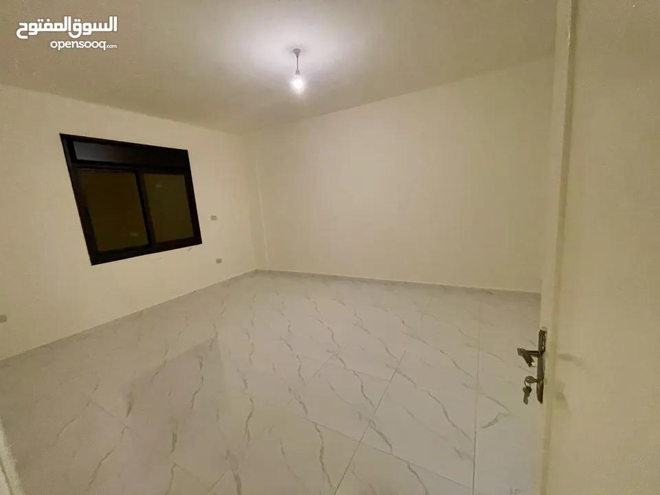 اخر شقة بالعمارة طابق رابع مميزة اربد(حي القصيلة)